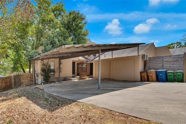 Building Photo - 6711 Deatonhill Dr