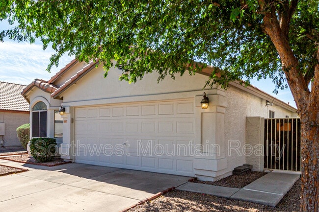 Photo - 881 E Baylor Ln