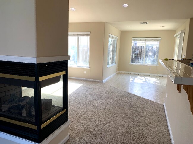 Photo - 540 W Deerwood Ln House