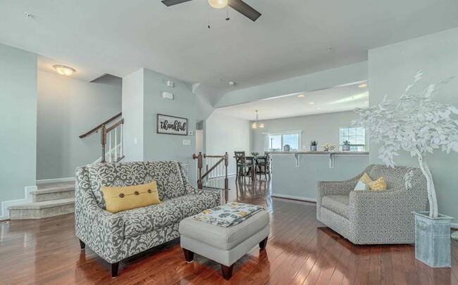 Open floor plan - 111 Tulip Ln Townhome