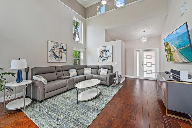 Photo - 17 Commodore Pl