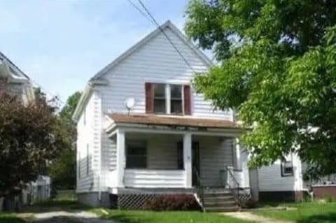 Building Photo - 826 W 11th St