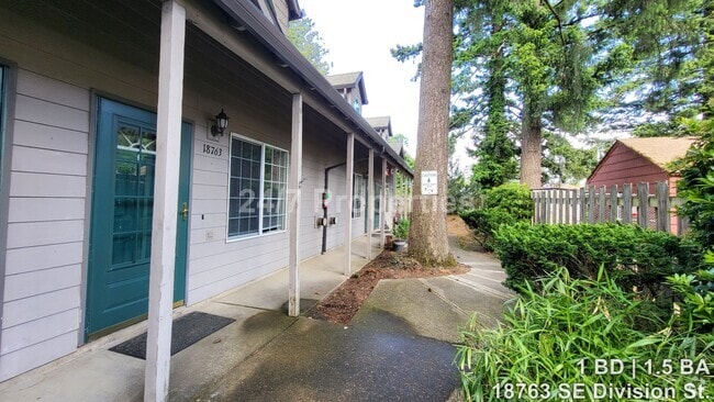 Building Photo - Cozy 1 BD | 1.5 BA Townhome with Patio - G... Unit 18763