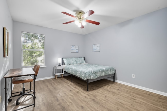 Photo - 6850 Thistle Hill Way