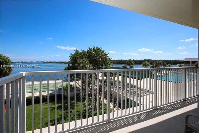 Building Photo - 300 Bayview Dr Unit 216