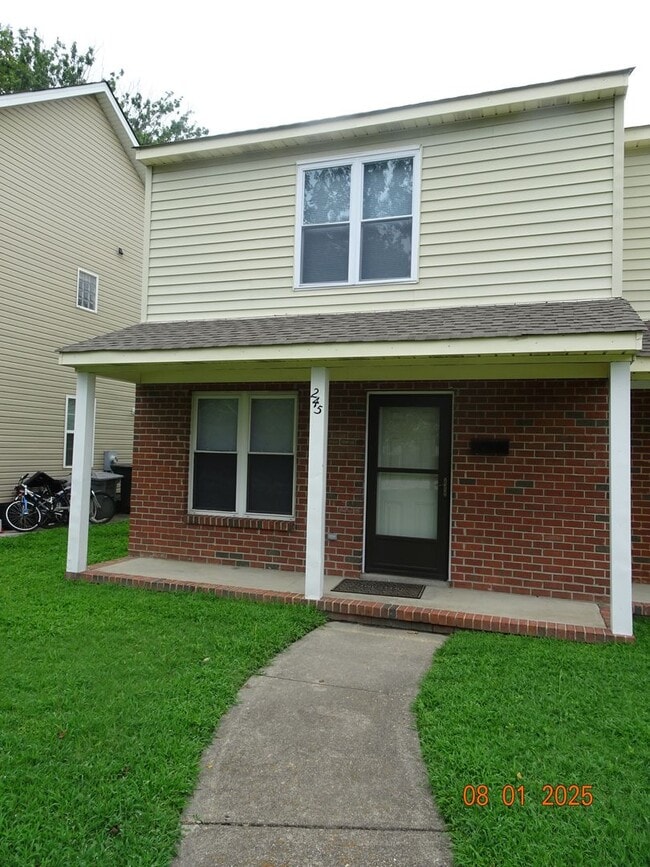 Building Photo - 3 Bedroom Duplex in Hampton for rent Rental