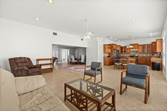 Photo - 710 116th Ave