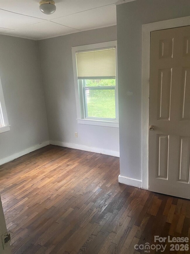 Photo - 430 Skyland Ave