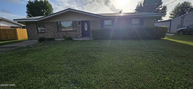 Photo - 137 Santee Dr House