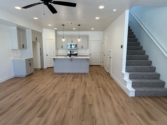 Building Photo - WOODLAND ESTATES: Townhome - Excellent Location!