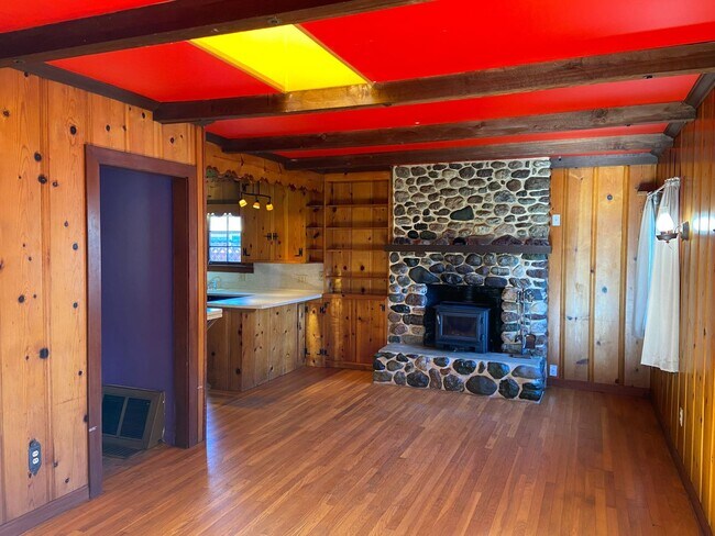 Photo - House with Charm, 2/1 with large garage and bonus room & bathroom