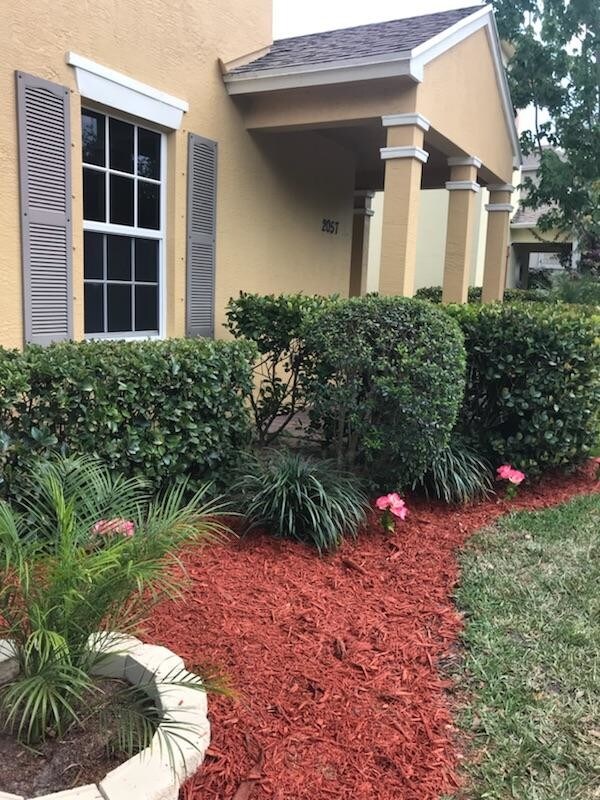 Side view of the house - 2057 SE Avon Park Dr