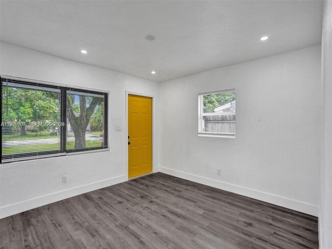 Photo - 6420 SW 22nd Ct