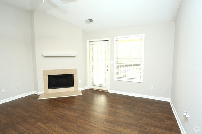 1BR, 1BA -745 SF - Living Room