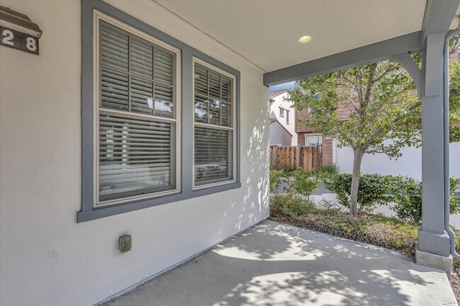 928 Valencia Ave