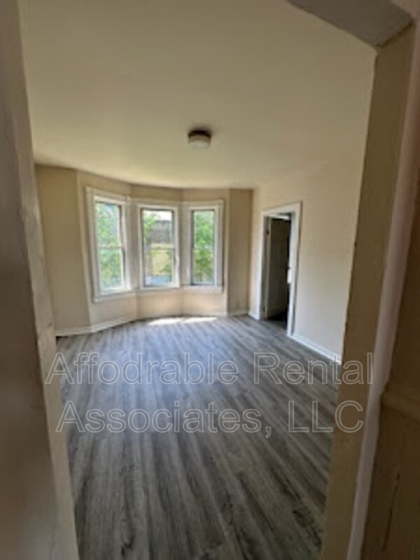 Photo - 112 W Kassner Pl Unit Upper