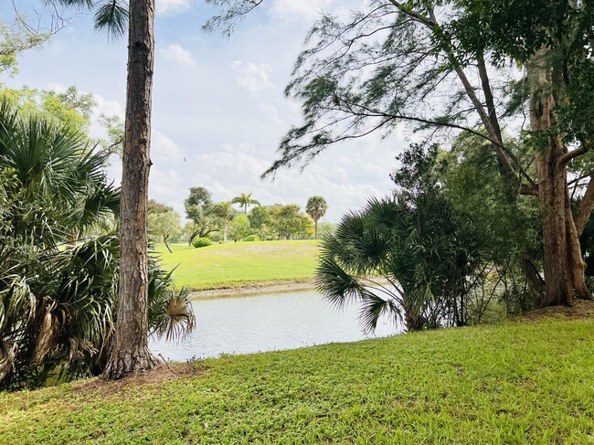 Photo - 1407 Lakeview Dr E