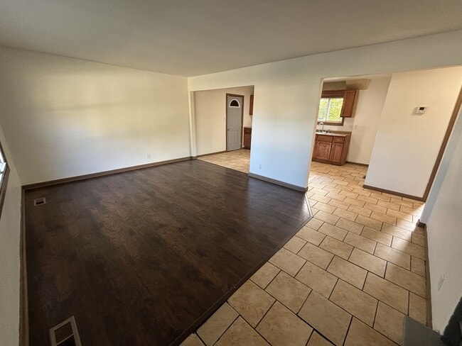 Photo - 5225 W 4th Ave