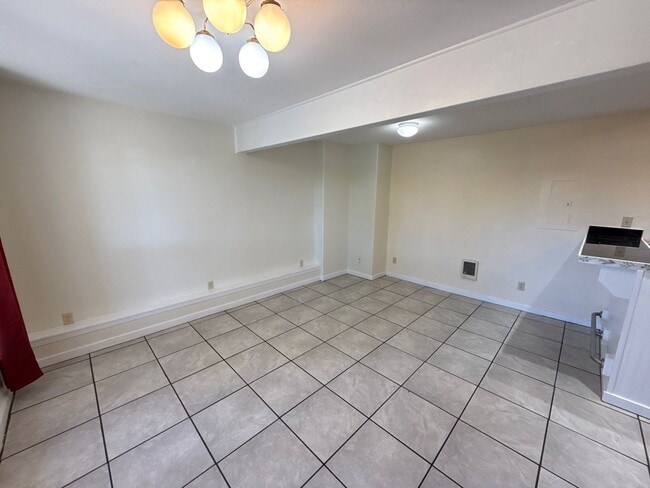 Photo - 291 Clay St W Unit 8