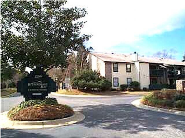 Building Photo - Wonderful totally remodeled condo with **P...