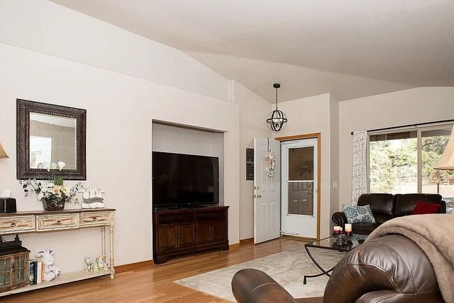 Photo - 2137 Valley View Dr