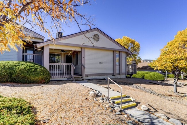 Building Photo - Condo in Montana Villas!