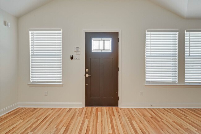 Building Photo - 4934 Malmedy Rd Rental