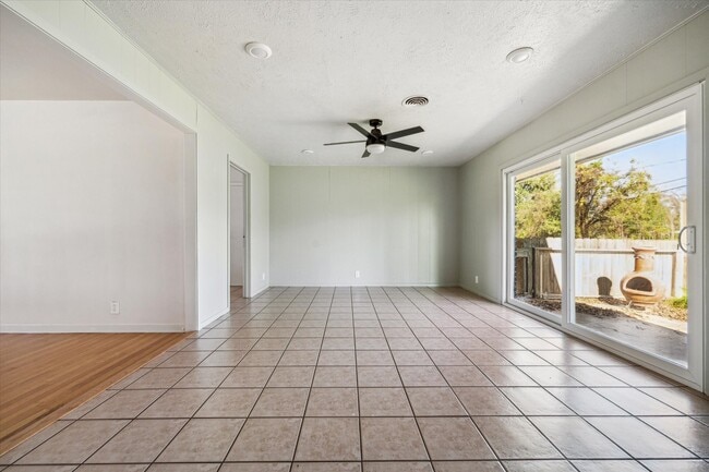 Photo - 4014 Willow Springs Ln