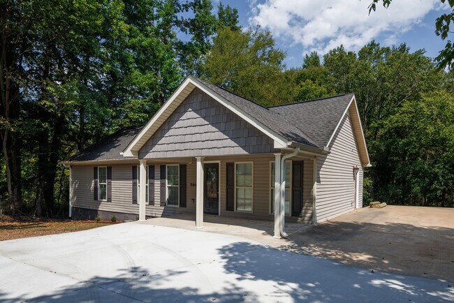 Photo - 709 Slaughter Rd