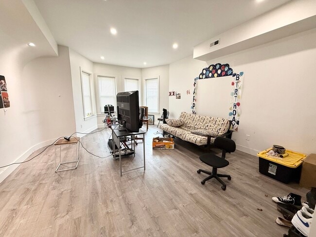 Photo - 301-305-305 Dudley St Unit 2