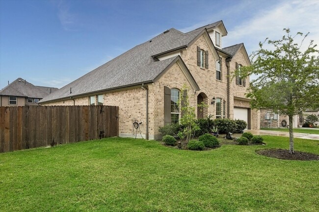 Photo - 729 Maplewood Dr