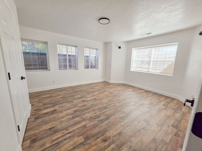 Photo - *utilities included* 3 bed 3 bath apartmen...