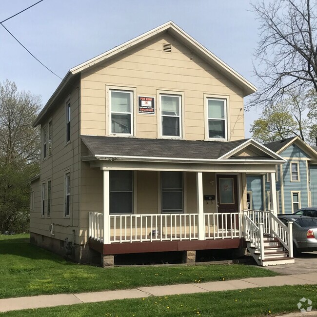 Building Photo - 3 Bedroom Near UWO Rental