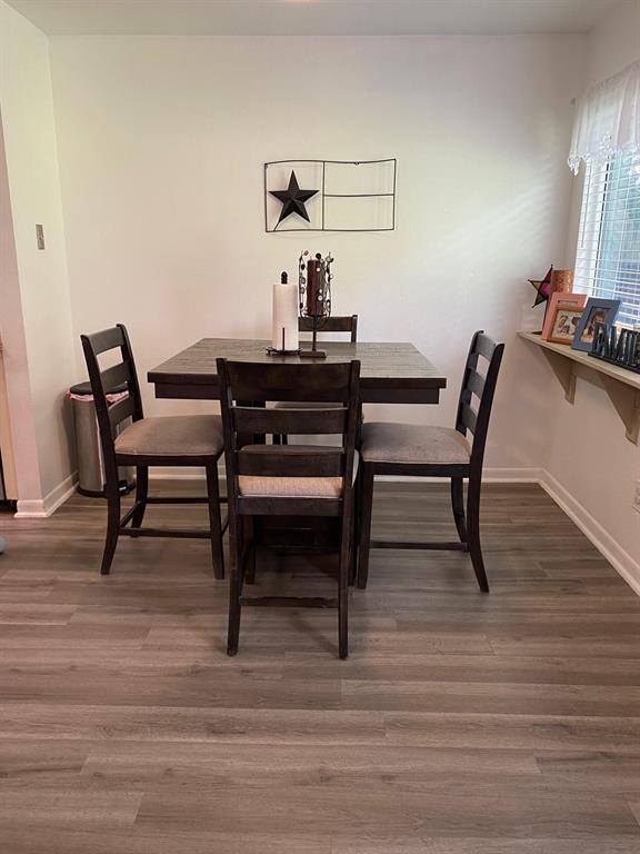 Photo - 1605 Windrift Way