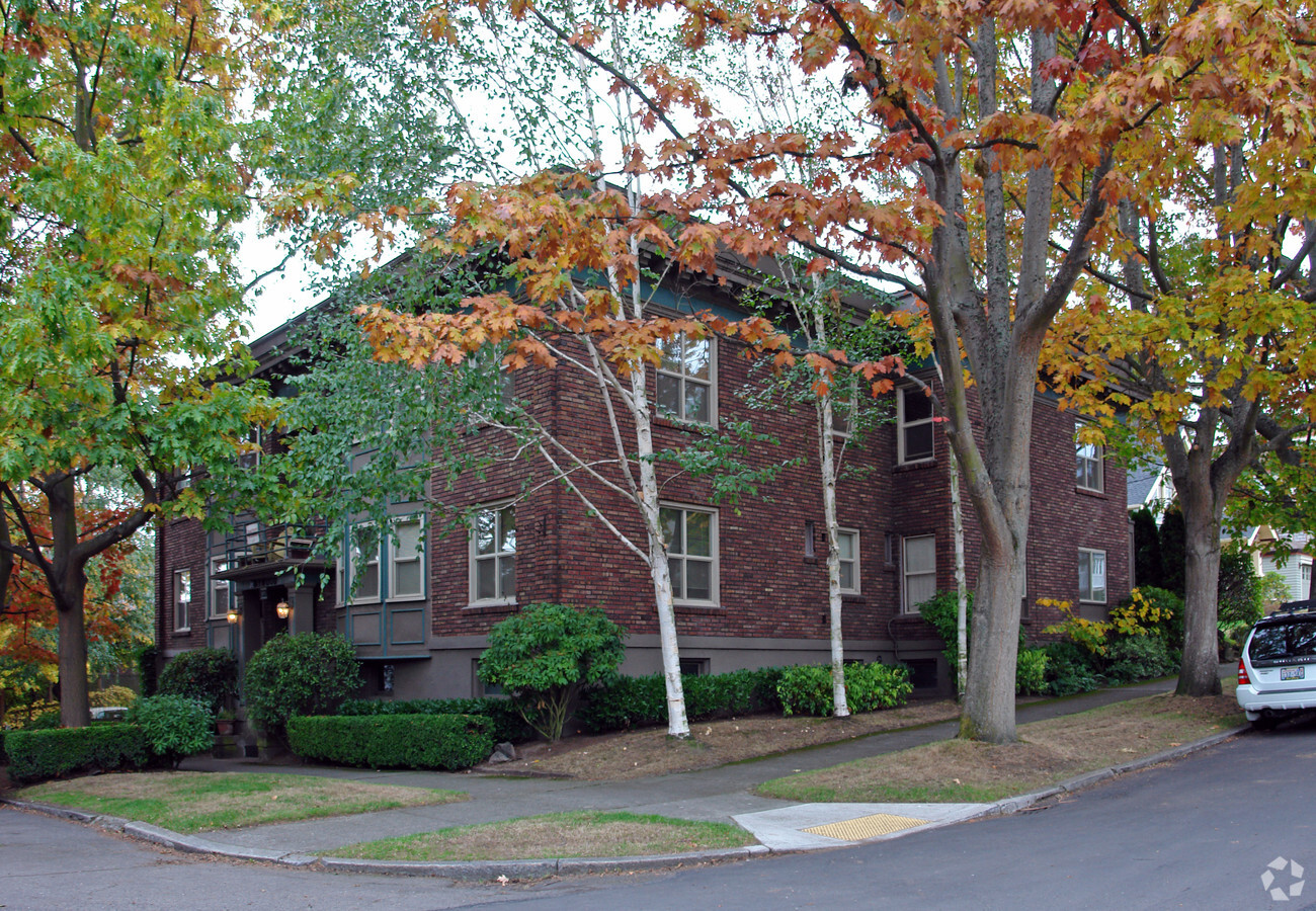 Maywood - Maywood Apartments