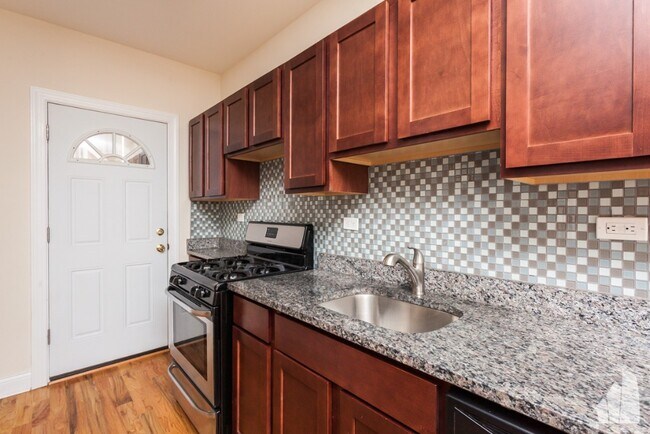 Photo - 624 W Cornelia Ave