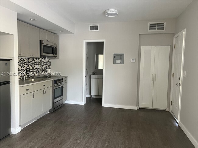 Photo - 2932 NW 16th Ave Unit 2A