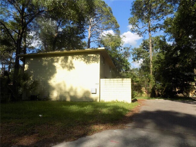 713 SW 69th St