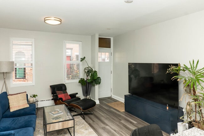 Photo - 1230 Mercy St