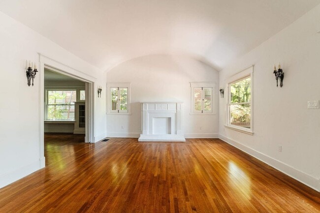 Photo - 2170 W 24th St