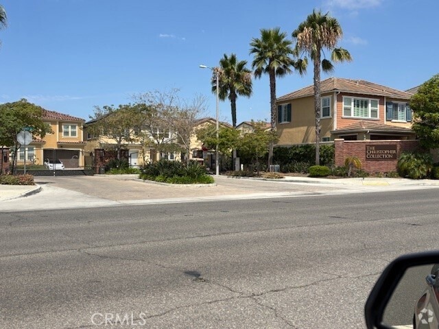 Building Photo - 14806 Apricot Ln Rental