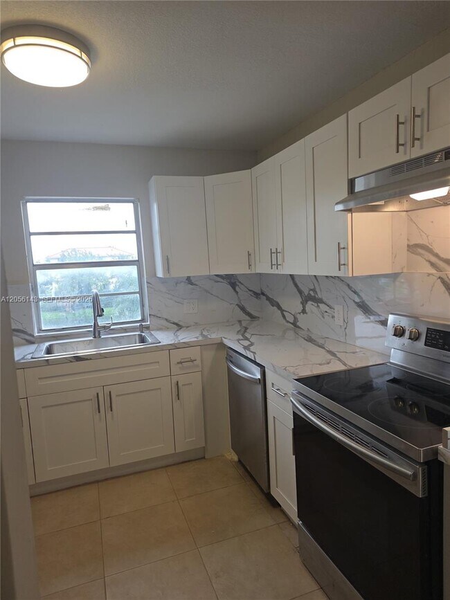 Photo - 2025 NE 164th St Unit 309
