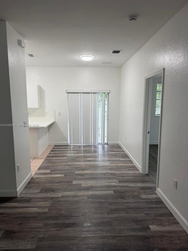 Building Photo - 374 NE 27th Ave Unit 203