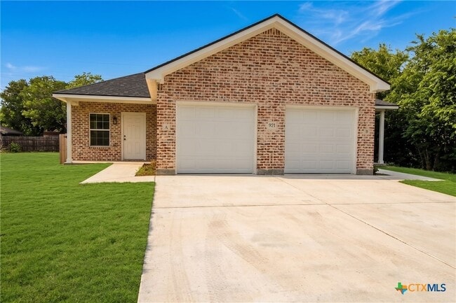 Building Photo - 921 Ashwood Dr Unit A