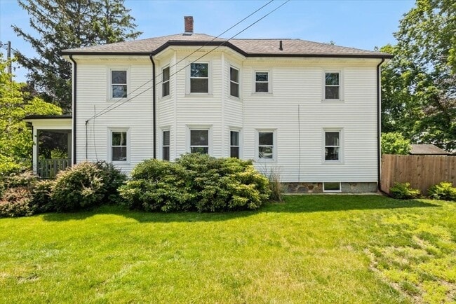 Building Photo - 254 N Elm St Unit 1 Rental