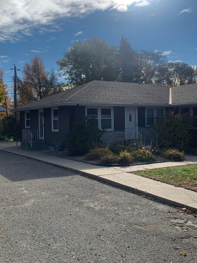 Front view - 4640 Barbara Ave