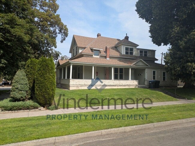 Building Photo - 114 N Touchet St Unit #1