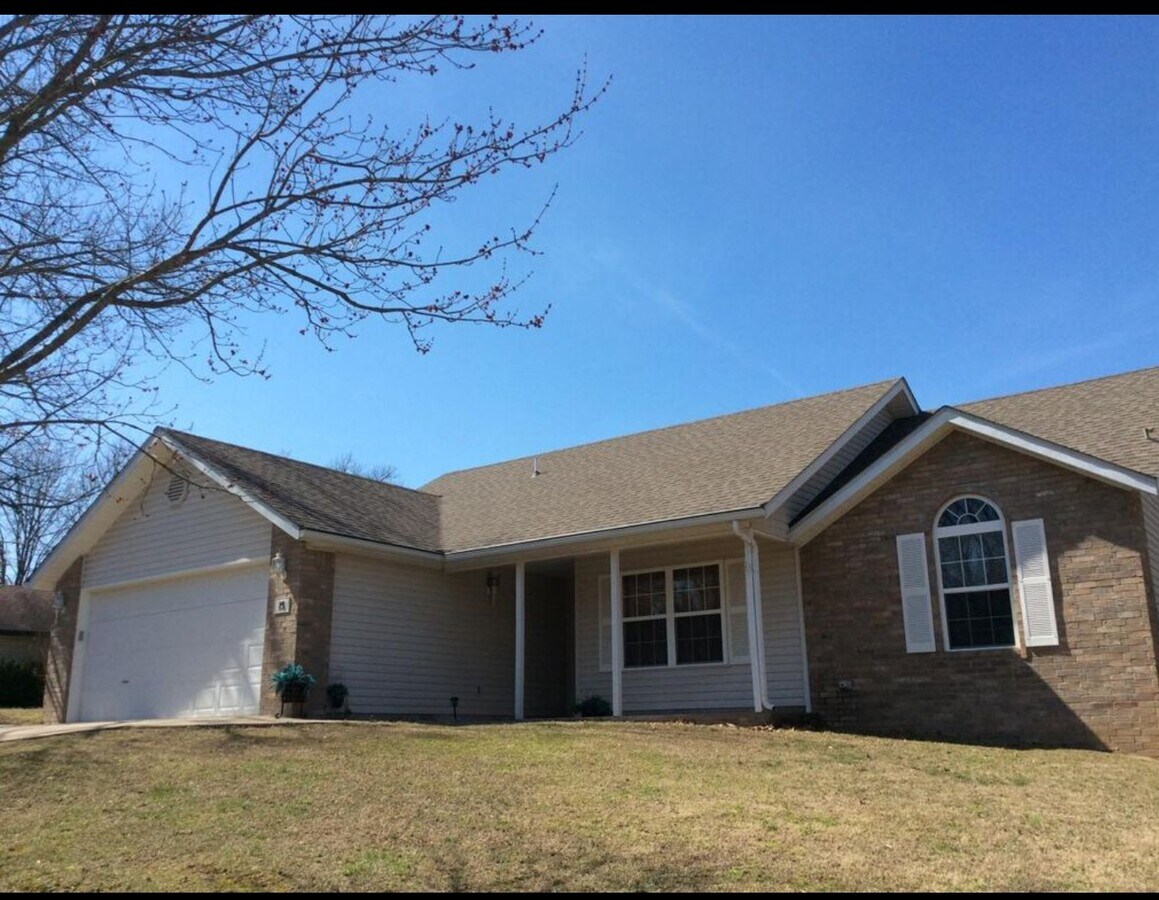 Front of house - 15 Pennine Ln