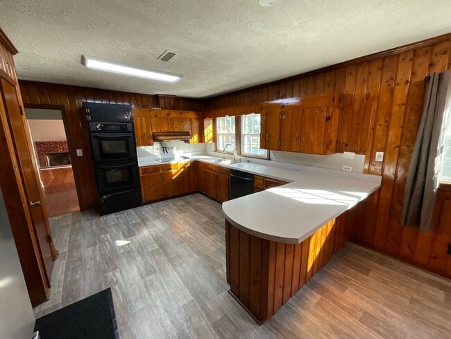 Photo - Spacious 3/2 in Greenwood with Everything ...