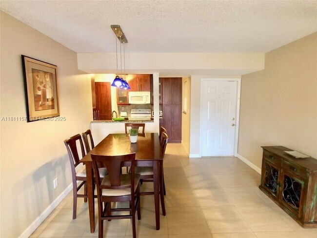 Photo - 10026 Winding Lake Rd Unidad 102